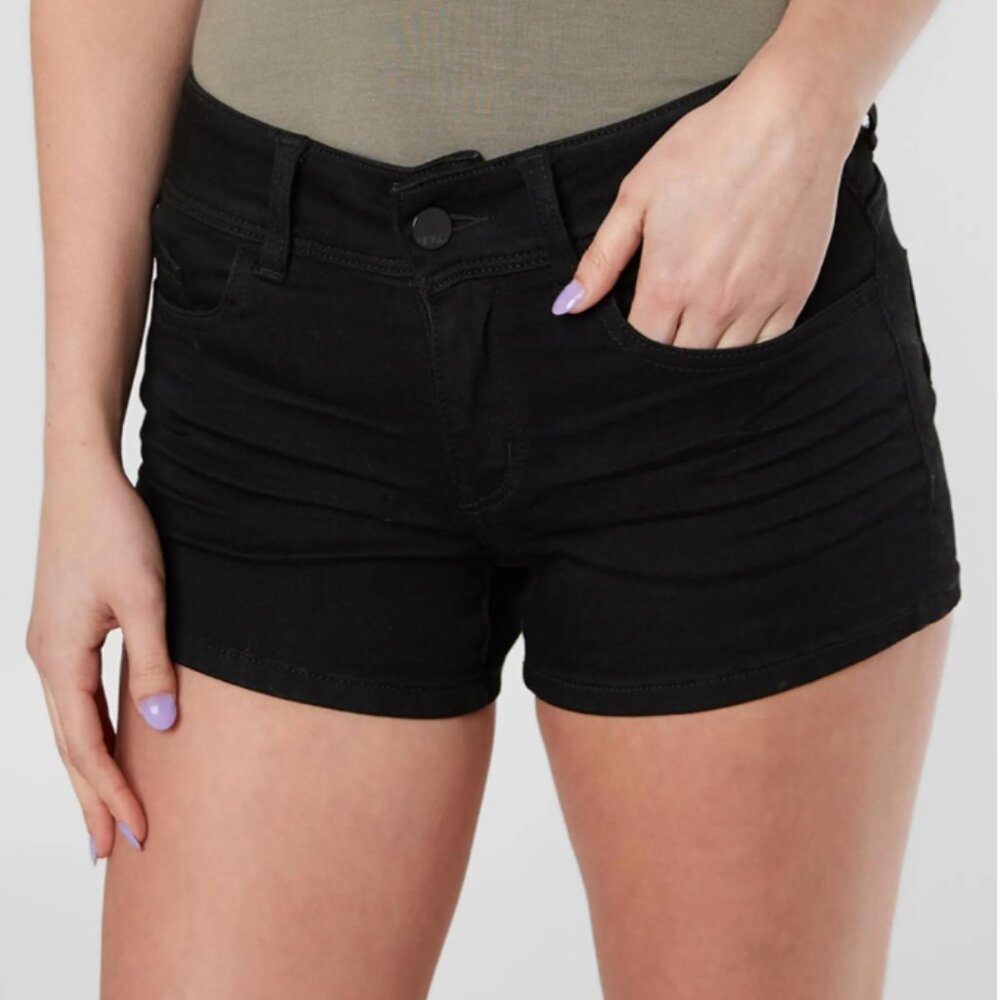 Buckle BKE  Audrey Stretch Black Shorts